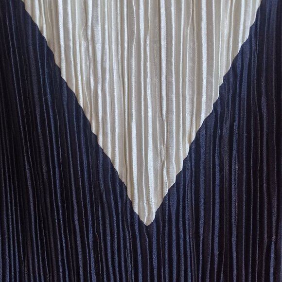 Vtg 1970s Black and White Abstract Accordion Top, by Hal Ferman, PCF Petites M/L - Picture 5 of 6